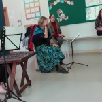 Słuchamy cygańskiej baśni pt. O biednym Bakrengo w wykonaniu Pani Marceliny Sowy i Marty Maślanki. (4)
